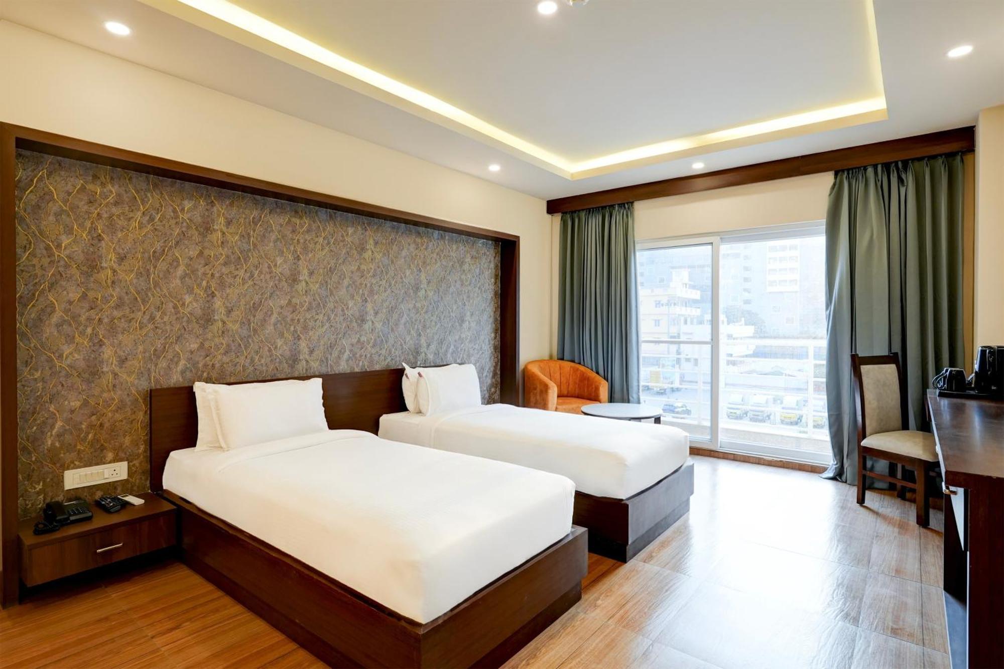Aerotech Plaza Hotel 4*