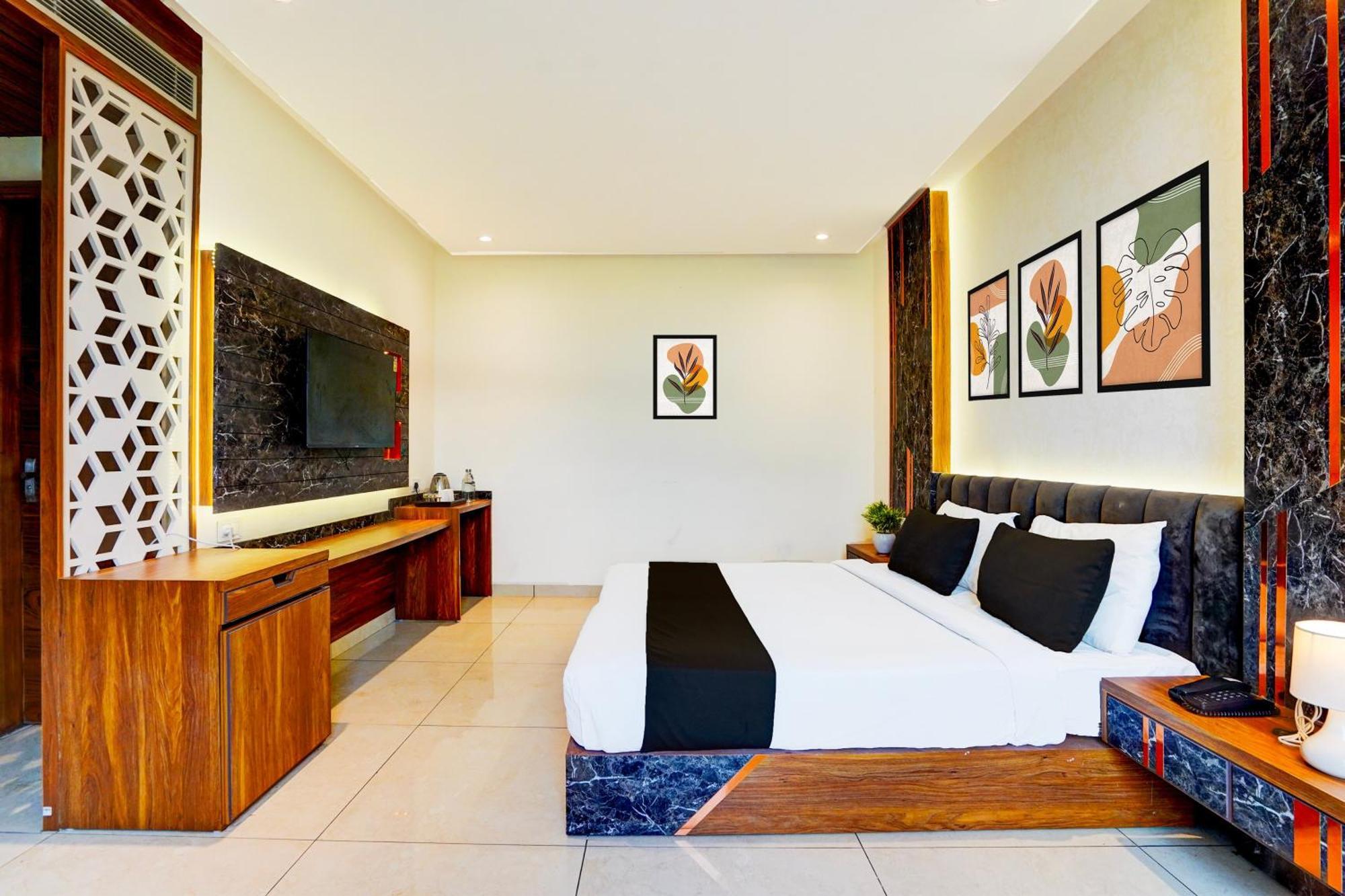 Hotel Aerotech Plaza New Delhi